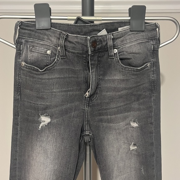 H&M Women’s Grey Jeans.  Size 27 - Picture 2 of 6
